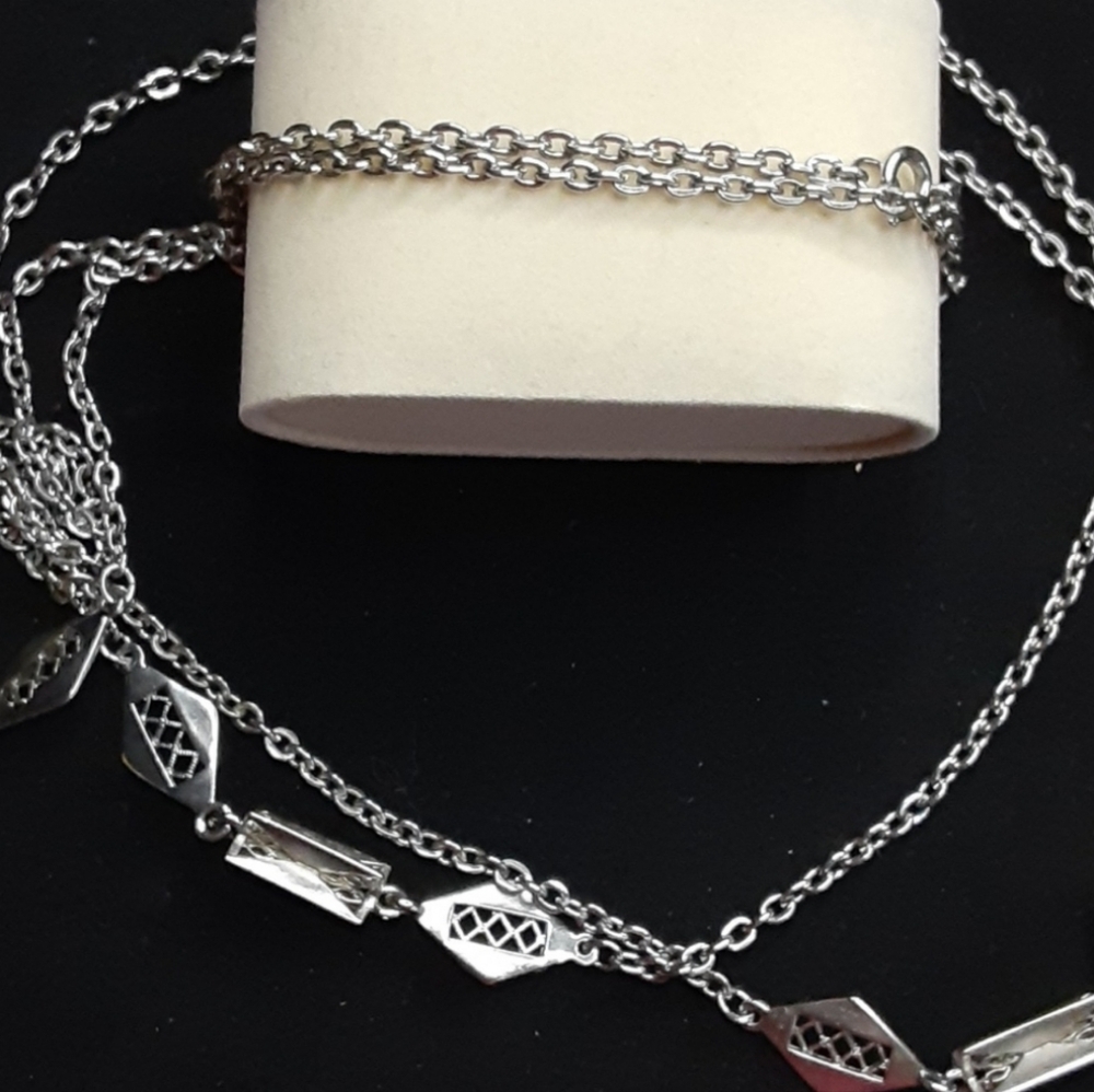 Vintage 1970s Silver Tone Necklace